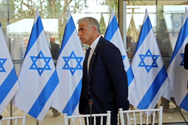 Israelul are un nou premier, în timp ce Netanyahu ţinteşte o revenire