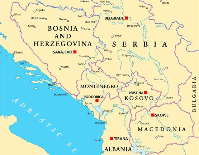 Kosovo pe un butoi de pulbere. Anunţul guvernului de la Pristina, după ce sârbii punctele de trecere a frontierei