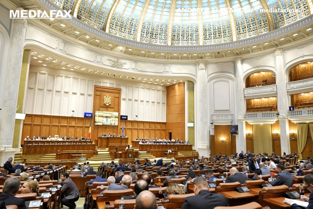 Joi începe o nouă sesiune legislativă a Camerei Deputaţilor şi Senatului