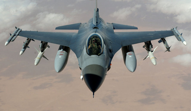 Ukrayinska Pravda: Piloţii ucraineni se antrenează în America cu avioanele F-16, dar abia în 2025 vor putea fi livrate Ucrainei