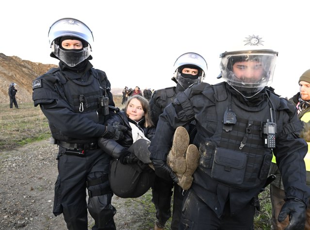 Greta Thunberg: Poliţia germană neagă că reţinerea la protest a fost înscenată