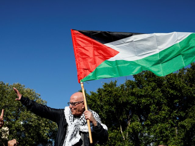 Israelul îl eliberează pe unul dintre cei mai vechi prizonieri palestinieni după 40 de ani