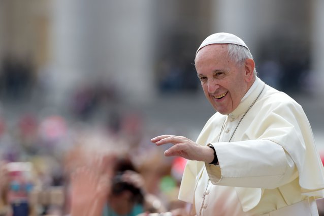 Papa Francisc va fi externat azi: în spital a mâncat pizza şi a botezat un băiat
