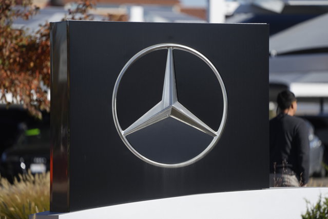 Directorul Mercedes-Benz susţine că decuplarea industriei germane de China ar fi “de neconceput”