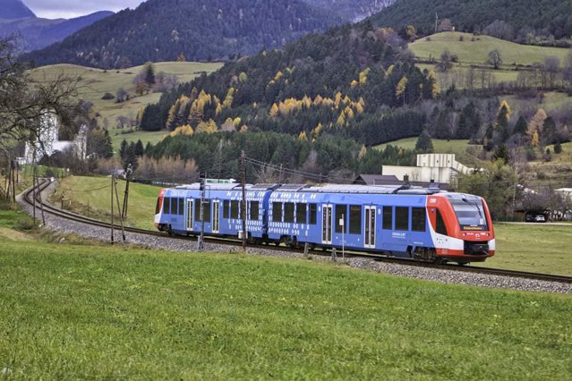 Două firme aleargă la licitaţia pentru primele trenuri pe hidrogen din România