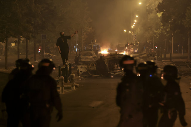 Noi proteste violente în Franţa. 471 de persoane au fost arestate vineri seara