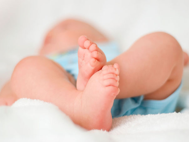 A venit pe lume primul copil născut prin programul FIV