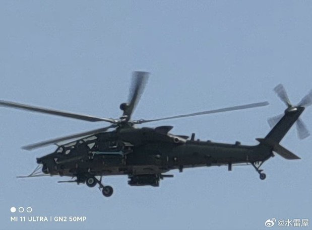 Noul elicopter de atac chinezesc Z-21, o combinaţie între aparatele americane AH-64 Apache şi UH-60 Black Hawk