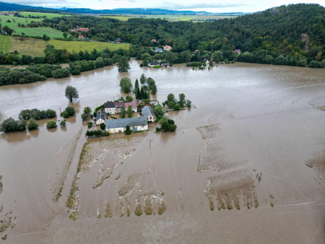 Avertisment: Schimbările climatice dublează riscul de inundaţii în Europa