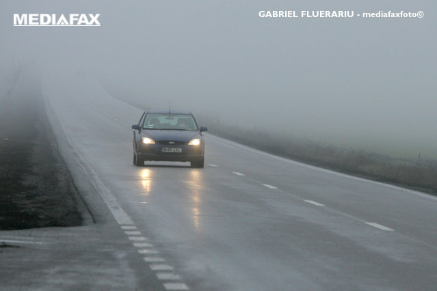 Ceaţă densă în mijlocul ţării. Meteorologii şi poliţiştii au lansat avertizări