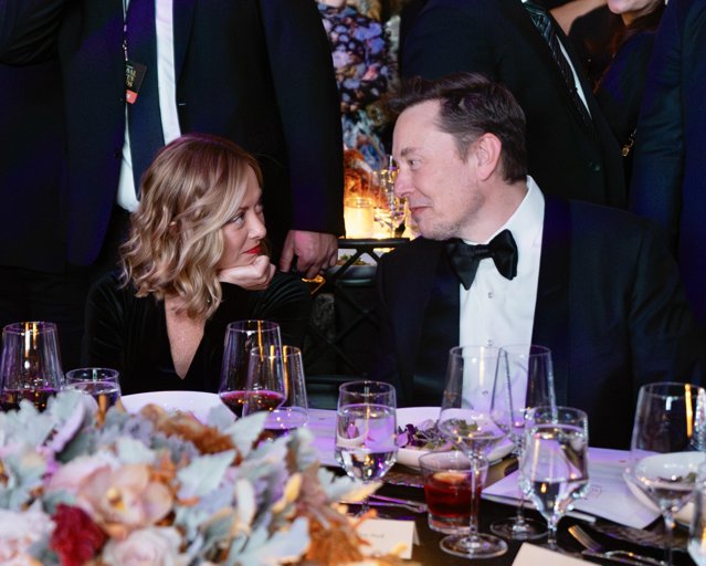 Elon Musk neagă orice relaţie romantică cu premierul italian Giorgia Meloni