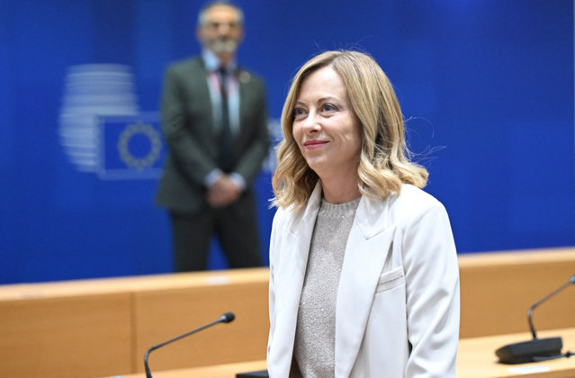 Giorgia Meloni critică normele ecologice ale UE. Premierul Italiei consideră că interzicerea motoarelor pe combustie este o politică „autodistructivă”