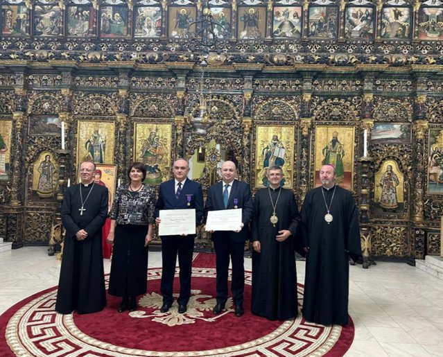 Papa Francisc a decorat doi parlamentari români cu Ordinul „Pius al IX-lea”