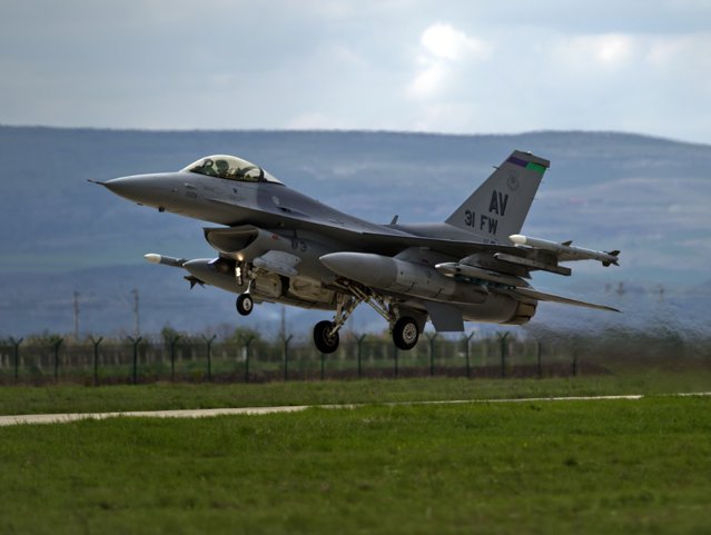 Ucraina primeşte un nou lot de avioane F-16 din Danemarca