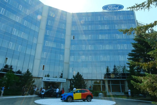 Uzina Ford Otosan din Craiova a depăşit pragul de 30.000 de unităţi şi a întrecut Dacia