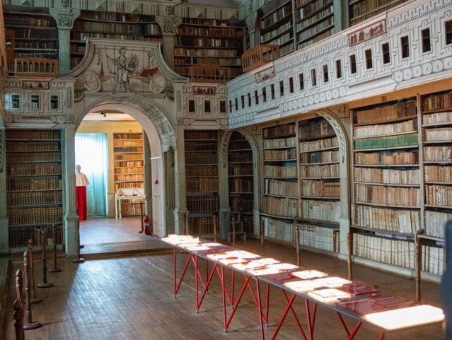 Biblioteca Batthyaneum din Alba Iulia, deţinătoarea unui tezaur de carte rară, va fi reabilitată