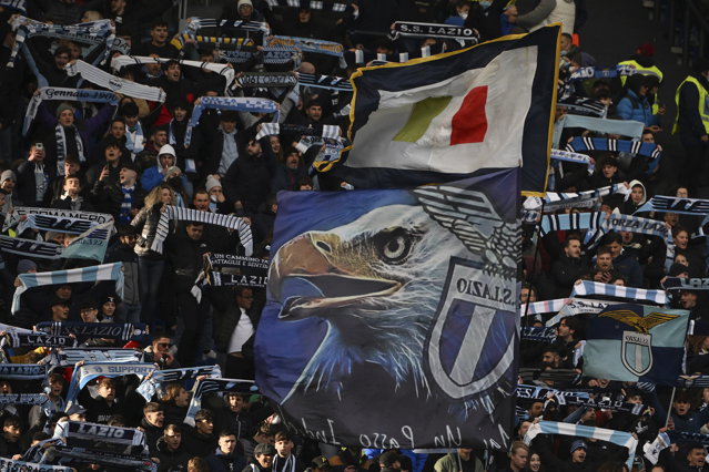 Cluburile de fotbal Lazio şi Atletico, sancţionate din cauza comportamentului rasist al suporterilor