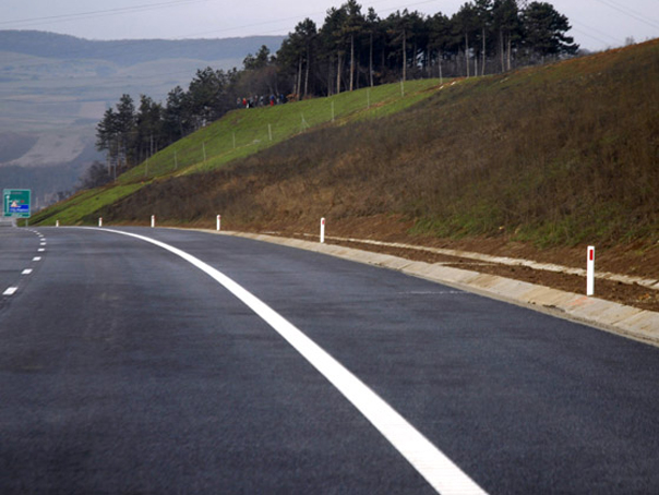 Documentele pentru licitaţia unui nou lot din Autostrada Unirii, trimise la ANAP