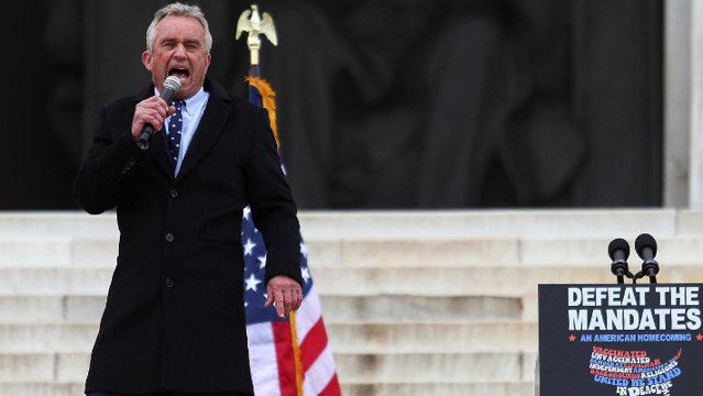 Donald Trump anunţă că îl va lăsa pe Robert F. Kennedy Jr. „să se dezlănţuie” în privinţa medicamentelor dacă va fi reales preşedinte