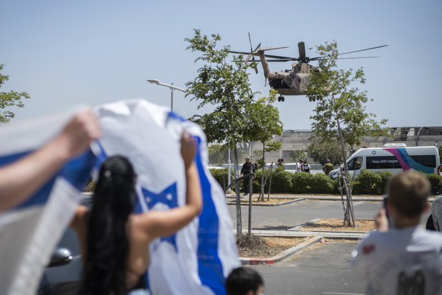 Israelienii se adună la locul festivalului Nova, locul unde Hamas a ucis acum un an sute de oameni