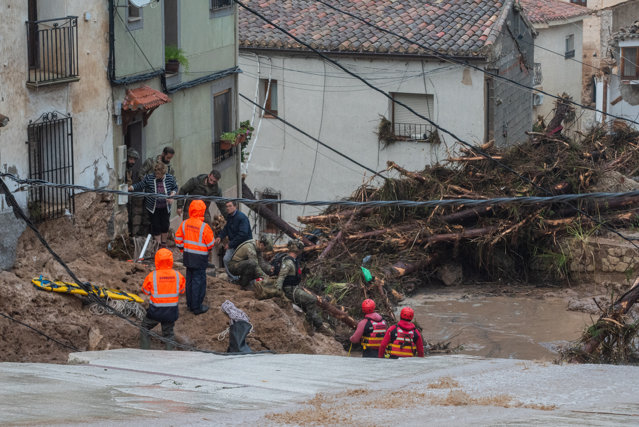 MAE: 13 cetăţeni români sunt dispăruţi în urma inundaţiilor devastatoare din Spania