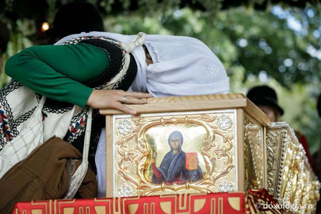 Mare sărbătoare ortodoxă: Sfânta Parascheva, ocrotitoarea Moldovei, sărbătorită pe 14 octombrie. Tradiţii şi obiceiuri