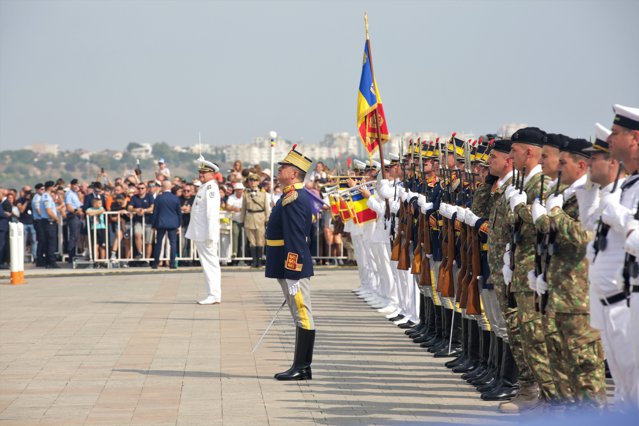 Marinarii militari sărbătoresc Ziua Armatei României