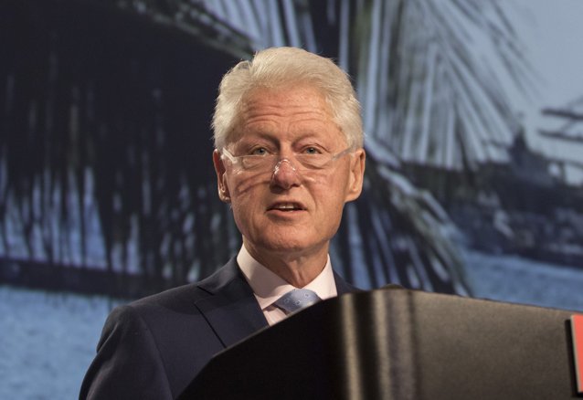 Moment viral. Bill Clinton confundat cu preşedintele Joe Biden de către un angajat McDonald's