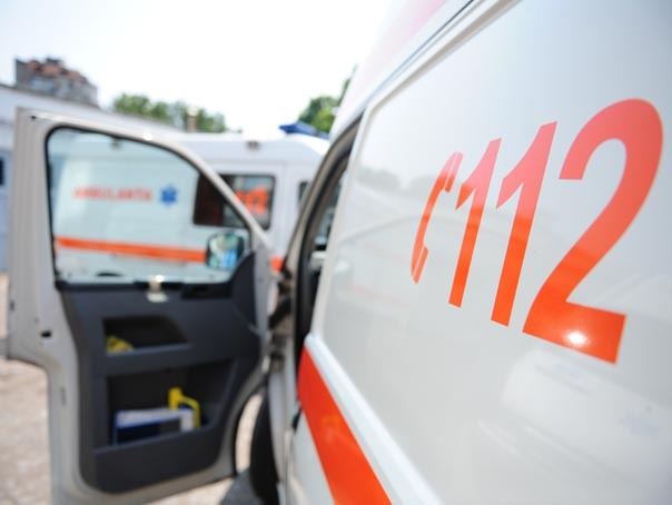 O ambulanţă de la SAJ Vaslui a luat foc. Avea aproape 900.000 kilometri parcurşi