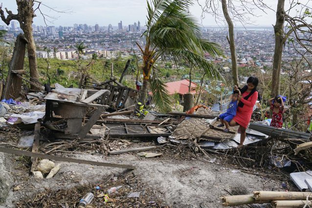 Peste 120 de morţi şi zeci de răniţi după ce furtuna tropicală Trami a lovit Filipine