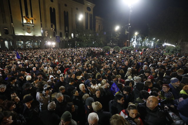 Protest masiv la Tbilisi. Mii de persoane au ieşit în stradă în timp ce preşedintele ţării a spus că alegerile au fost fraudate