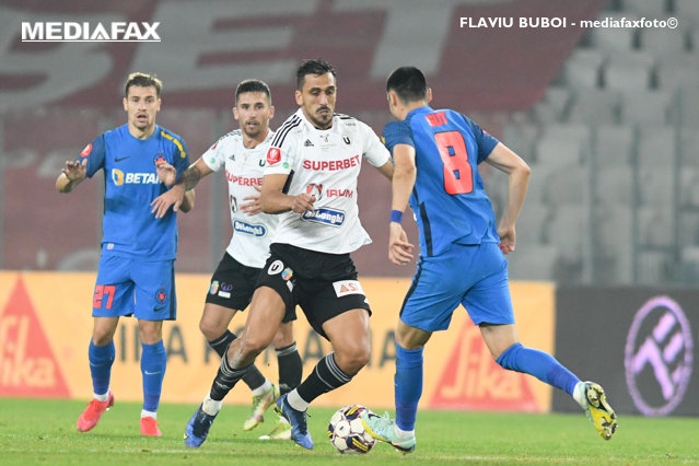 A început U Cluj - FCSB, derby-ul etapei a 16-a din Superligă. Liderul înfruntă campioana