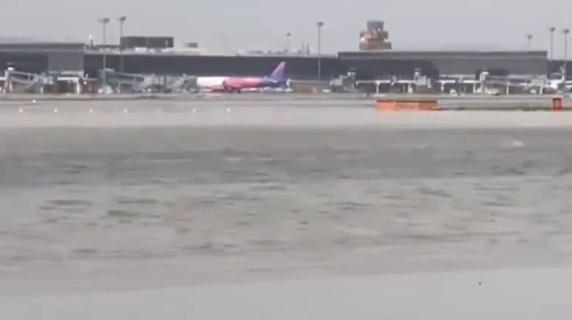 Barcelona este izbită puternic de furtună. Pista aeroportului El Prat, inundată / Alertă MAE