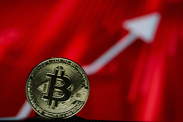 Bitcoin stabileşte un nou record. A atins valoarea de 81.497 de dolari