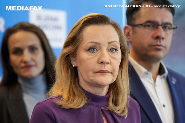 Elena Lasconi: Nu mă sfătuiesc cu Băsescu. Nu ştiu dacă aş avea bani. Eu cred că e foarte scump