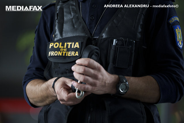 Poliţia de Frontieră: 12 persoane reţinute în dosarul documentelor neconforme emise pentru cetăţeni moldoveni, ucraineni şi ruşi