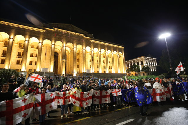 Proteste violente în Georgia după ce guvernul suspendă negocierile cu Uniunea Europeană