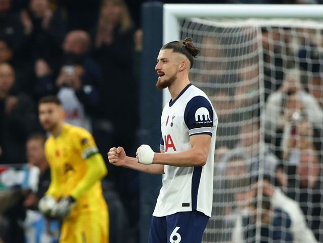 Tottenham, cu Radu Drăguşin în primul 11, a spulberat-o pe Manchester City în deplasare