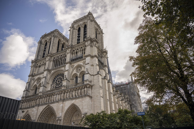 „Un eveniment excepţional”. Catedrala Notre-Dame de Paris va fi iluminată în roşu miercuri seara