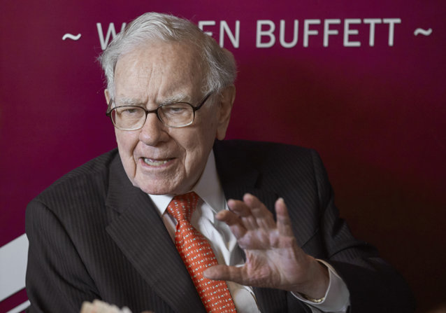 Warren Buffett adună numerar şi vinde acţiuni. Se pensionează sau anticipează criza financiară?