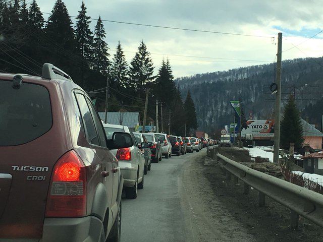 Aglomeraţie pe DN 1, între Sinaia şi Predeal. Recomandări pentru şoferi