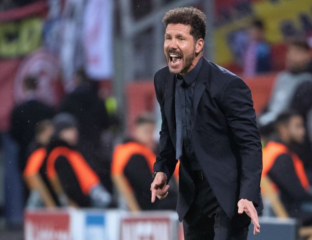 Antrenorul lui Atletico Madrid, Diego Simeone, îşi laudă echipa după victoria de la Barcelona