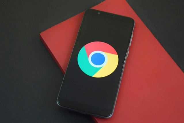 Hackerii au compromis o extensie Chrome folosită de sute de mii de utilizatori: datele furate includ parole şi sesiuni autentificate