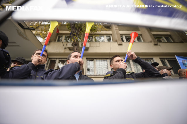 Poliţiştii şi poliţiştii de penitenciare protestează luni în faţa Guvernului