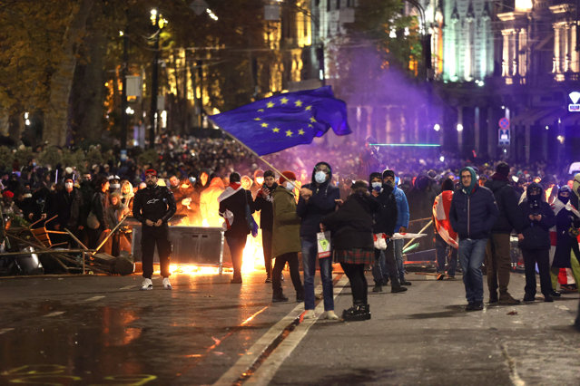 Proteste în Georgia: Liderul opoziţiei georgiene, reţinut violent de poliţie