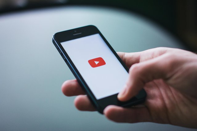 YouTube testează un nou buton pentru redarea aleatorie a conţinutului