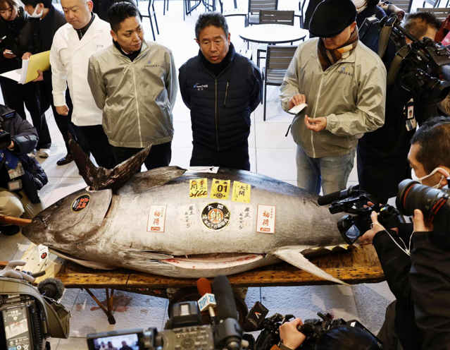 1,3 milioane de dolari pentru un ton de 276 de kilograme – un lanţ de restaurante de sushi a plătit a doilea cel mai mare preţ din istorie