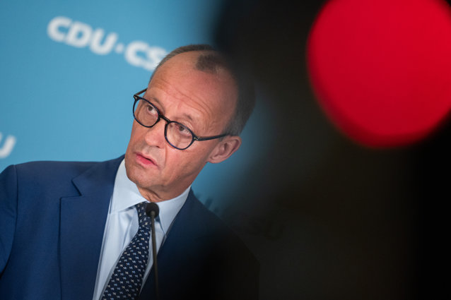 Alianţa conservatoare a lui Friedrich Merz scade în sondaje cu o lună înainte de alegeri