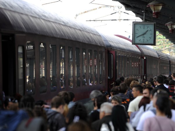 ANOSR solicită Guvernului abrogarea limitării reducerii pentru transportul studenţilor