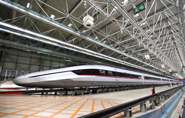 China dezvăluie prototipul celui mai rapid tren de mare viteză din lume. În teste a atins 450 km/h